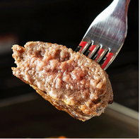 【旨みを閉じ込めた肉汁溢れるハンバーグ】