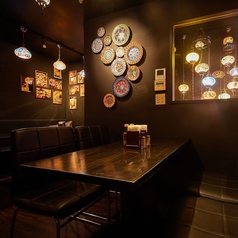 【3～4名テーブル席】お洒落な店内で、少人数グループでのお食事を楽しむのにベスト。飲み会・ディナーにも◎