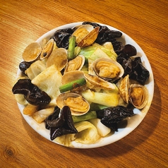 木耳と浅利の黒マー油炒め