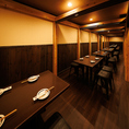 半個室席と半個室席の壁を取り外す事によって人数に合わせた変幻自在な個室空間を作ることが出来ます。ご案内可能!!周りを気にせず賑やかなご宴会をお楽しみ下さい。