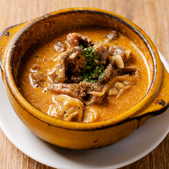 牛スジ肉のデミクリーム煮込み