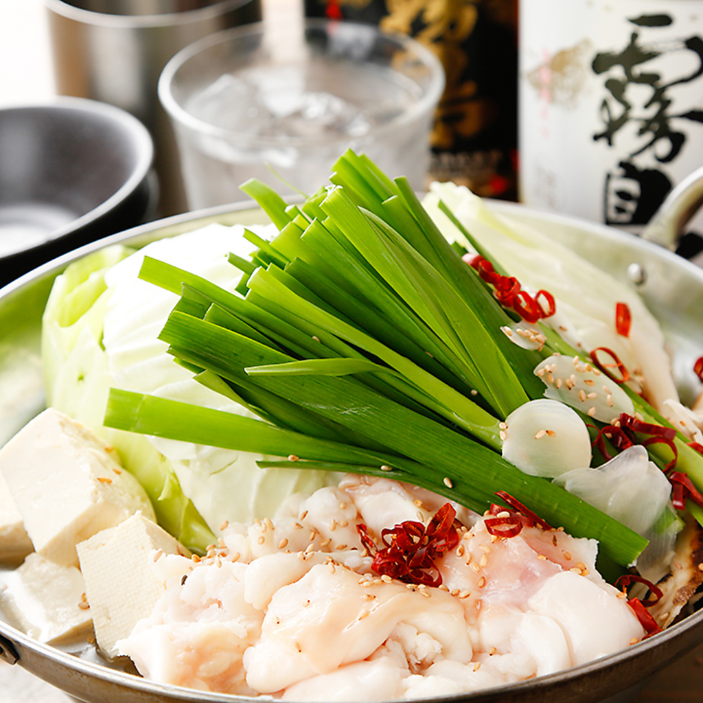 選べるスープにこだわった博多もつ鍋は当店人気の一品。コースでも楽しんでいただけます◎