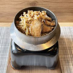 料理長の賄い飯　背脂にんにくチャーシュー釜飯