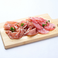 生ハムとサラミ盛り