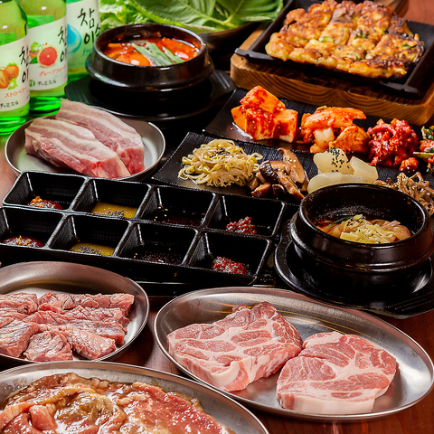 サムギョプサルやソルロンタンなど本場の韓国料理をおしゃれな空間で楽しめる◎