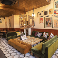 4-6名様掛けのソファ席を2卓ご用意しております。