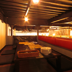 8名様、6名様用の店内を一望できるロフト席を各1席ごとにご用意しております