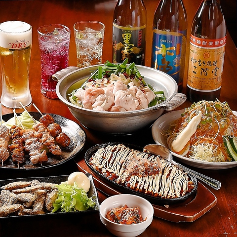 炭火で焼く焼き鳥や充実の鉄板料理を、レトロで落ち着いた雰囲気の店内で楽しめる♪