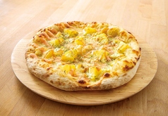 カマンベールと北海道ポテトの明太マヨピザ