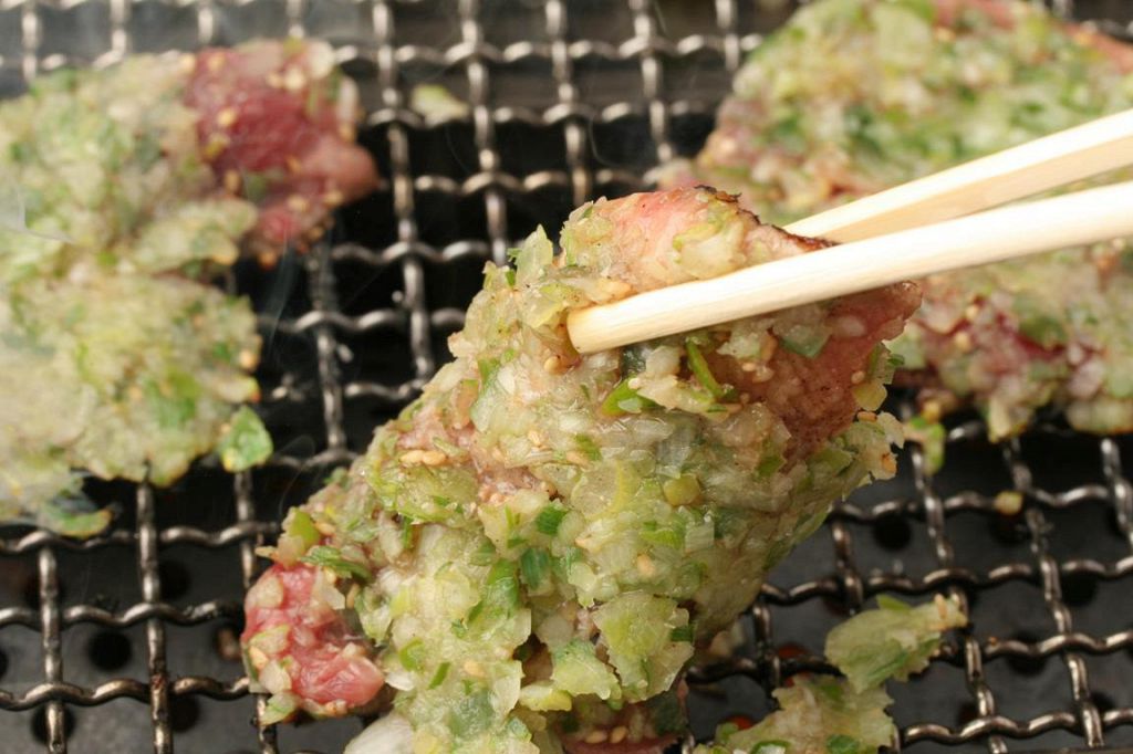 まずは定番の牛ネギタン塩から！！