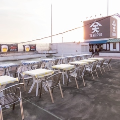 倉敷天満屋が誇る800席のビアガーデン会場は圧巻！おひとり様も大人数の集まりも大歓迎◎JR山陽本線・伯備線 倉敷駅南口を出てすぐ、天満屋の屋上が会場となっていますので、仕事帰りやサークル終わりに集合しやすいのが嬉しい☆食べ放題のバイキングコースや、お肉が食べ放題のバーベキューコースは、大人気のコースです♪