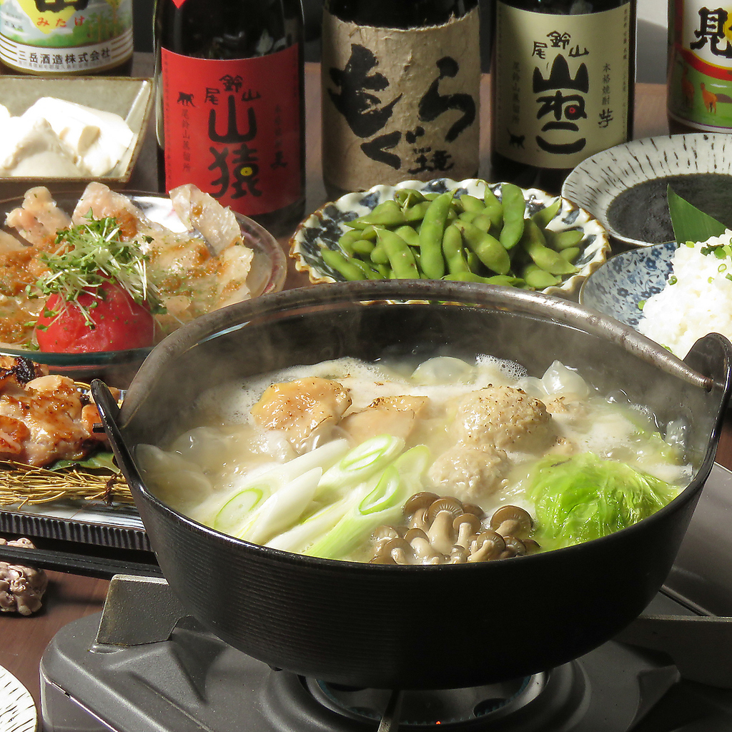 旨みたっぷりの鶏出汁で味わう水炊き鍋コース。前菜から〆まで季節の味覚を堪能できる人気プラン