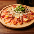 料理メニュー写真&nbsp;おつまみの王様サーモンのカルパッチョ