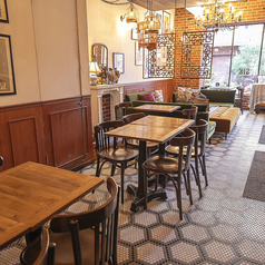 2名様掛けのテーブル席を7卓ご用意しております。