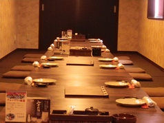 掘りごたつ個室席は連結で最大32名様収容可能。