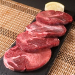 厳選したお肉は豊富な部位をご用意しております！タン、カルビなどの定番部位から希少部位も◎