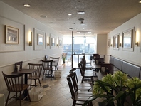 間隔の広い落ち着いた空間