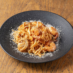 ハーブ海老と北海道産ホタテのトマトクリームソース