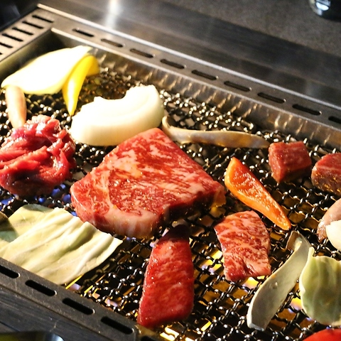 京都発祥の焼肉　天壇グループの旗艦店、祗園本店。鴨川を眺める贅沢BBQを。
