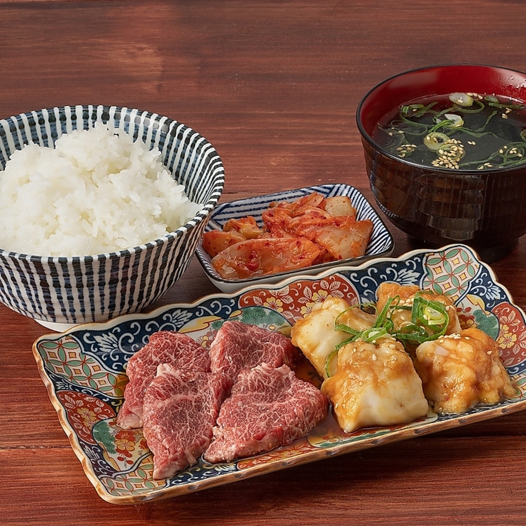 【ランチタイムもお手頃に】お肉の量や種類など豊富なメニューから今の気分のものがきっと見つかる！