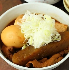 お酒との相性抜群！ホルモン屋のもつを使った「もつ煮」の写真