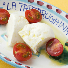 トマトと水牛モッツァレラのカプレーゼ