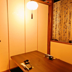 【2名様用個室】デートにぴったりの2名個室◇明るすぎない空間が素敵な雰囲気を演出してくれます。