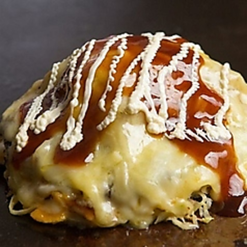 【トマトチーズ玉】フレッシュトマトを贅沢にチーズで包んだ看板メニューのお好み焼き★1320円(税込)