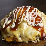 【トマトチーズ玉】フレッシュトマトを贅沢にチーズで包んだ看板メニューのお好み焼き★1320円(税込)