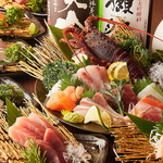 漁港直送鮮魚を使用した料理など、当店は海鮮料理が自慢！お酒のお供にもぴったりとなっております！