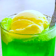 大人も子供も大好き!メロンクリームソーダ