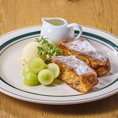 【期間限定】ふわとろフレンチトースト マスカットのはちみつマリネと練乳クリーム