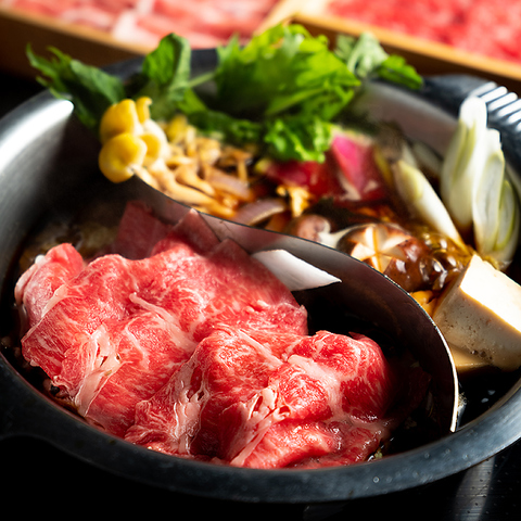 厳選和牛で食べるしゃぶしゃぶ・すき焼専門店。”味”と”目”で楽しむコースメニュー