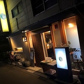 【旬の素材×日本酒・焼酎】創作居酒屋「菜ころ」では、旬の素材にこだわったお料理と選りすぐりの日本酒・焼酎を堪能できます。四季折々の味覚を満喫したい方にぴったりなお店です。木の温もりを感じる落ち着いた雰囲気の店内で、美味しい和食が愉しめます。