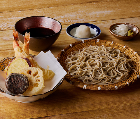 旬の食材を使用したこだわりの蕎麦と一品、厳選したお酒を是非ご賞味ください。