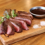 牛一頭から数kgだけ！最上級A5ランクの長崎和牛の赤身を、炭火で丁寧に焼き上げたRAKU自慢の逸品！！