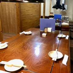 少人数~大人数様対応可能（お席は自由自在に変更可能）席ごとにダクト完備