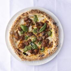 神戸牛ラグーとバジルの ピッツァ ジェノベーゼ