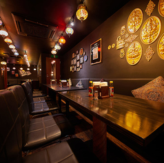 【8~10名テーブル席】団体様のお食事にも対応可能です。打ち上げや歓送迎会、忘年会にもぴったりな雰囲気♪