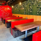 最大42名様が同じフロアで着席可能、また50名様まで立食が可能です。