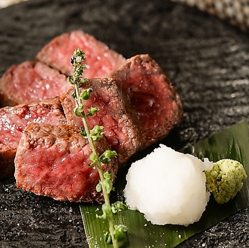 和牛の希少部位「イチボ」は、贅沢に炭焼きで♪柔らかな赤身と霜降りが味わい深い、上品な逸品です！