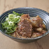 串カツに並んで人気なのが国産牛の牛すじをじっくりトロトロになるまで煮込んだ名物料理”どて焼き”！