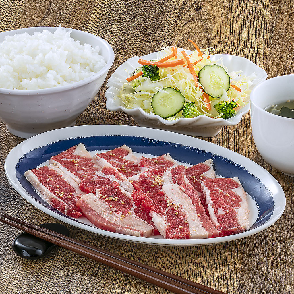 【ランチも元気に営業中】なんとライス&キャベツ畑のお替りが無料！超お得な焼肉ランチを是非♪