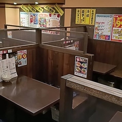 《程よいプライベート感》周囲とゆるやかに仕切られたボックス席で、気兼ねなく会話を楽しめる空間をご用意しております!