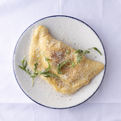 リコッタチーズとイタリアンハムの ナポリ風揚げピッツァ