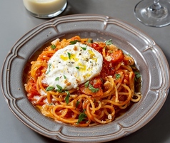 ブラータチーズとトマトソース