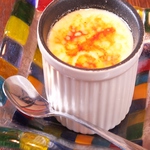 デザートだって手作り♪写真はクリームブリュレです☆上はこんがり香ばしく焼き上げて…