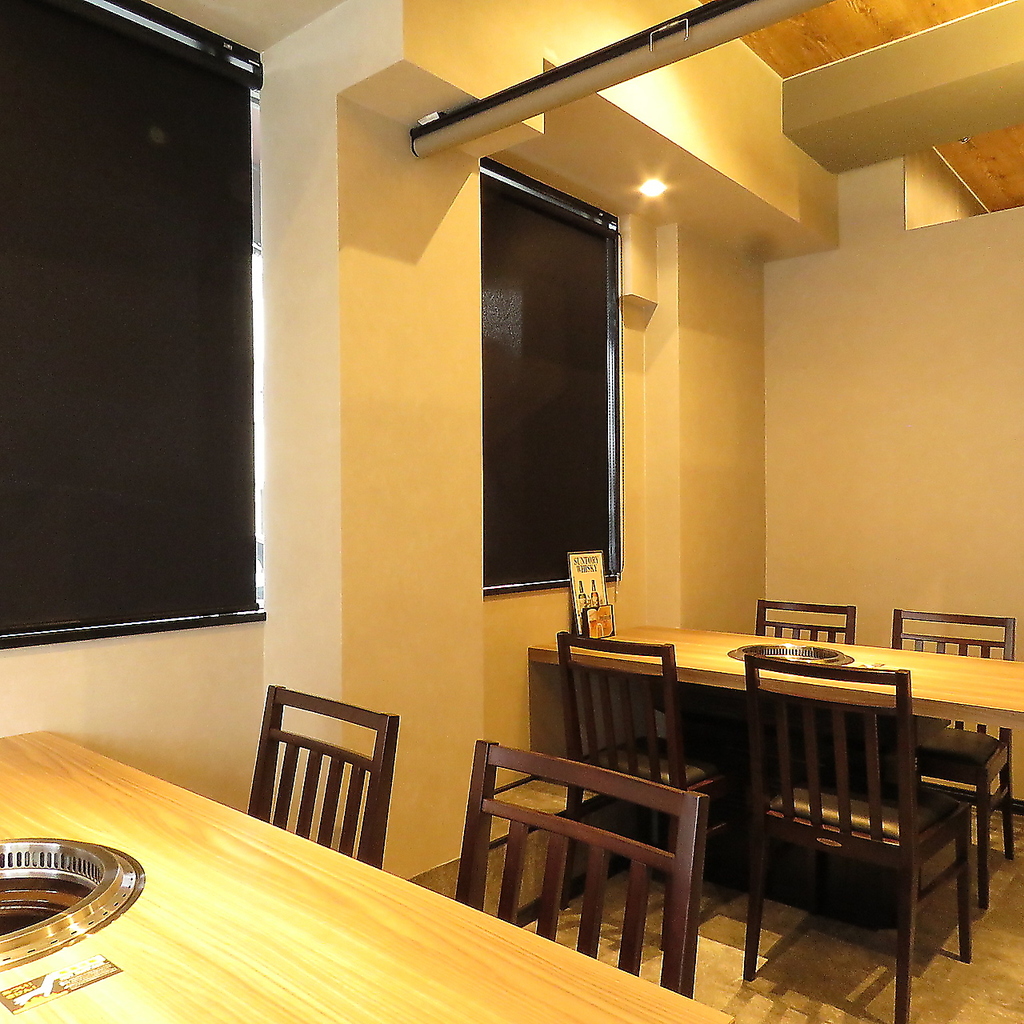 店内は和モダンでお洒落な空間となっております。美味しい料理とお酒を味わいながら素敵な時間を♪