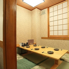 6名様まで入れる半個室が2部屋ございます！ゆったりお座敷でお過ごしください！　