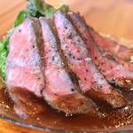 長崎和牛のローストビーフは、低温調理でじっくり仕上げました。口の中でとろける美味しさをご堪能！